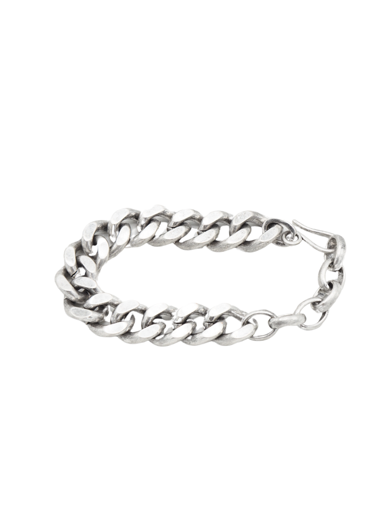 A CHAIN BRACELET