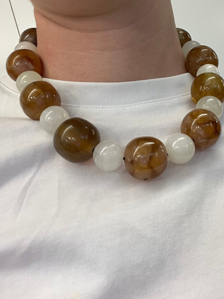 BICOLOR RESIN NECKLACE